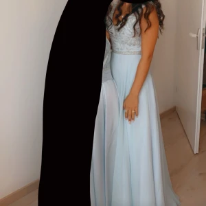 Blå balklänning beautyqeens - Använd engång, storlek xs-s, köpt på beautyqueens i Södertälje. 