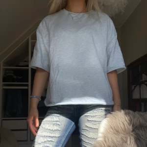 Kortärmad sweatshirt  - Supersnygg kortärmad sweatshirt från zara!💗 inte använd många gånger🥰