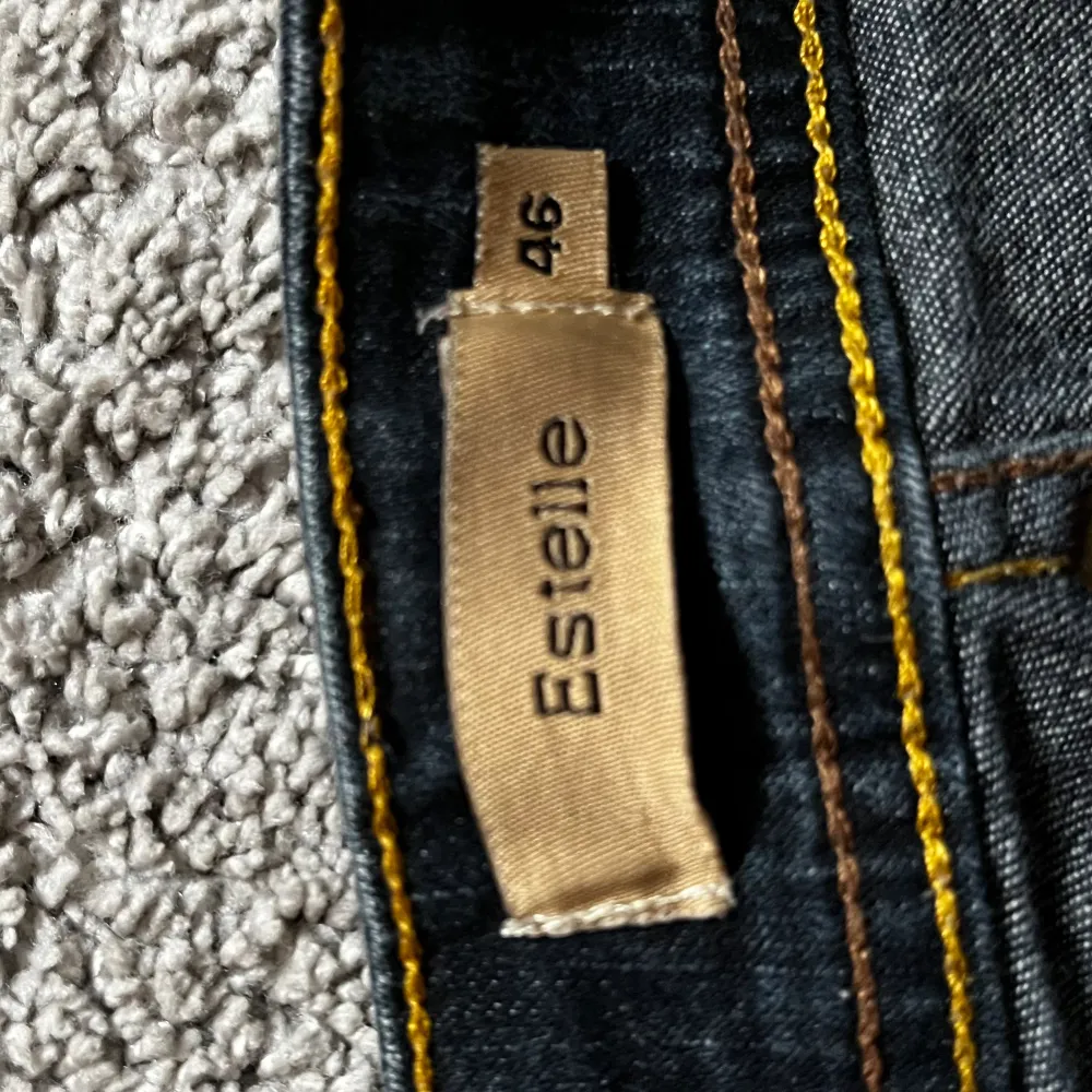 Ett par streetwear jeans från Estelle Mycket gott skick  Egentligen kill byxor men funkar för kvinnor. Jeans & Byxor.