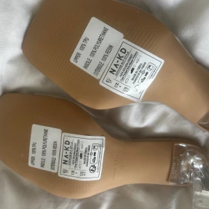 Klackar - Oanvända klackar från NA-KD strlk 37  Köpare står för frakt