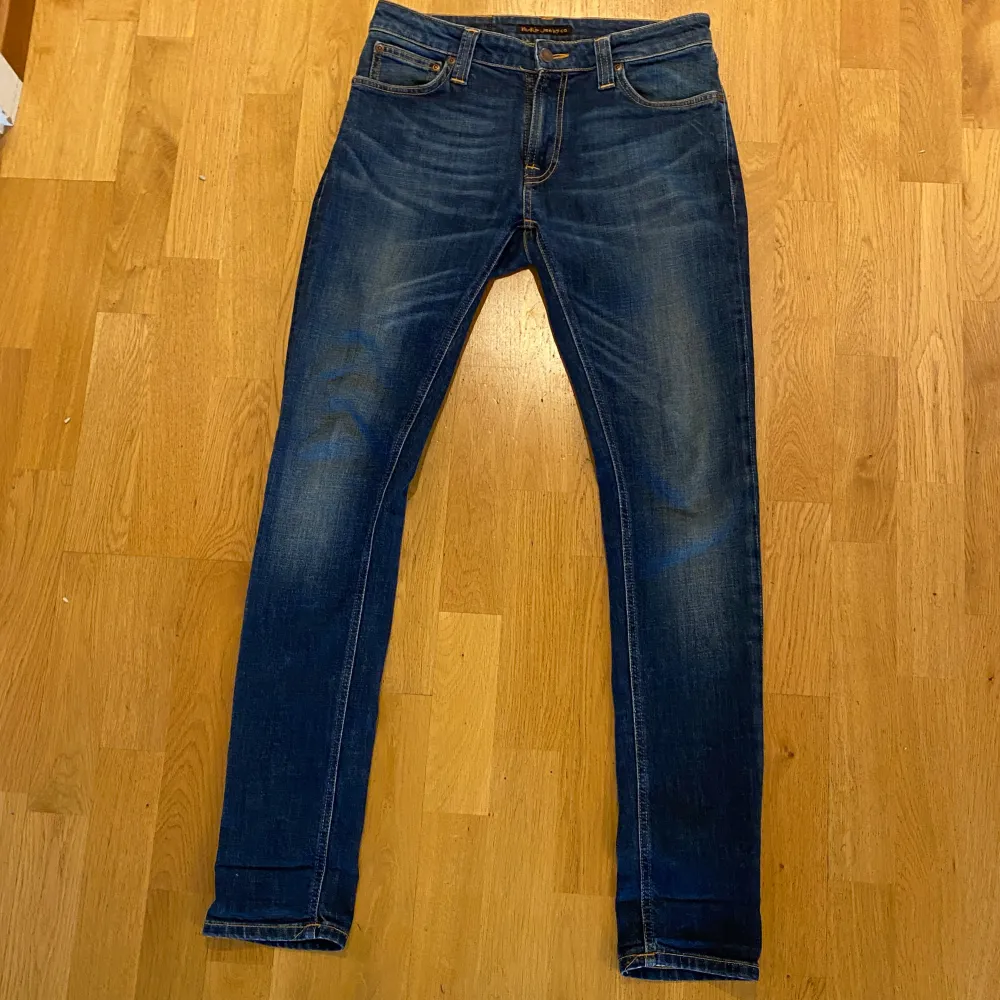 Tja! Säljer ett par nudie jeans i modellen skinny Lin. Storleken är 28-32. Jeans & Byxor.