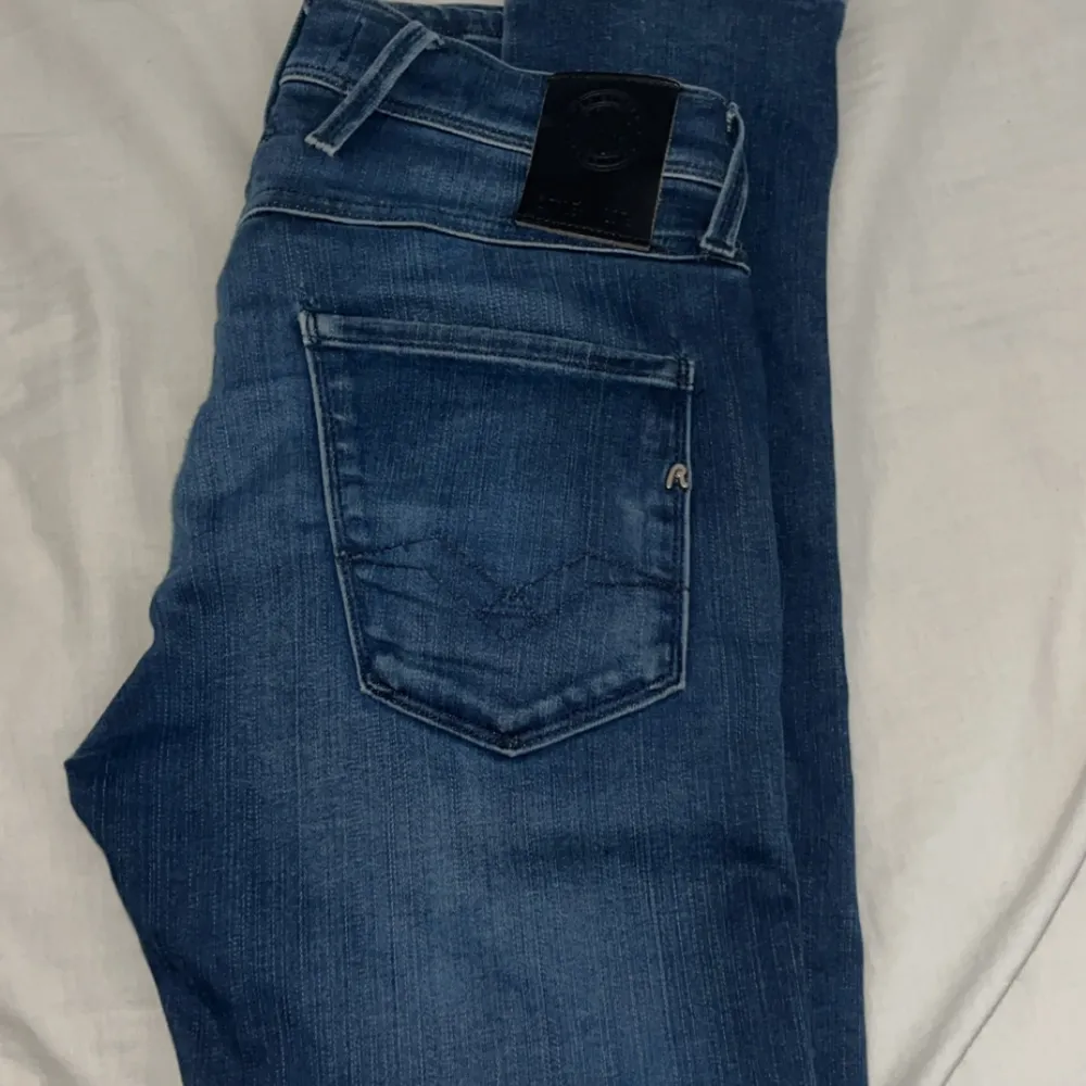 Feta jeans i storlek 28/32 Pris går att diskutera. Jeans & Byxor.