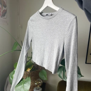 Croopade toppar - Så fina men något för tajta för mina 💪säljs ihop för 200:- 🩷🩷knappt använda 