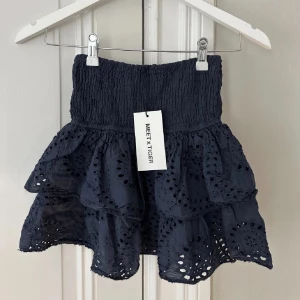 Kjol - Säljer denna söta kjolen från meet me there😍🥰