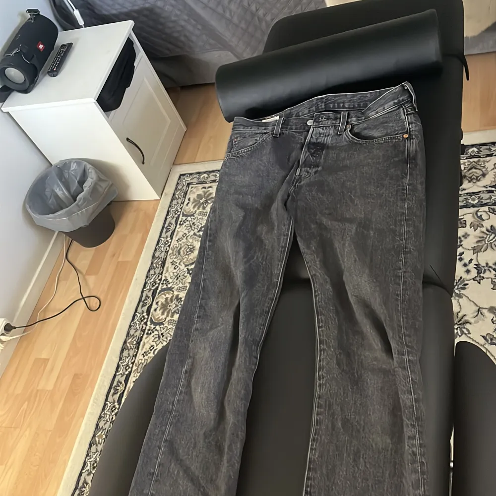 Svarta Levis jeans som inte används längre Stolek: W31 L34. Jeans & Byxor.