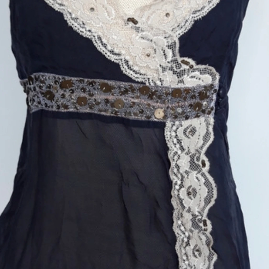 Söt mörkblå spetstopp  - 90