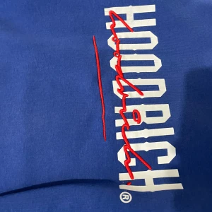 Hoodrich tracksuit  - Hej säljer den då de inte är min stil längre. Fint skick. Inga skador als. Kvitto fins ej.  Om ni har andra frågor så är det bara att fråga.