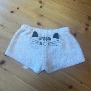 Mjukisshorts - Söta mjukisshorts från Newyorker som endast är använda några få gånger. 🤍