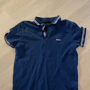 Hugo boss piké  - Hugo boss piké i helt nytt skick nästan helt oanvänd 