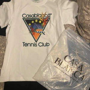 Casablanca - Casablanca tshirt  Storlek M Alrdrig använd Köpt på miinto 