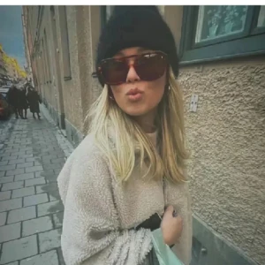 Solglasögon  - Säljer mina sjukt snygga glasögon, köpta på Plick men säljs då de inte kommer till användning 