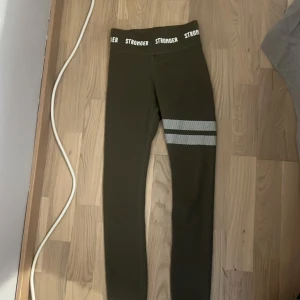 Stronger byxor  - säljer då dom blivit för små. dom är i bra skick 