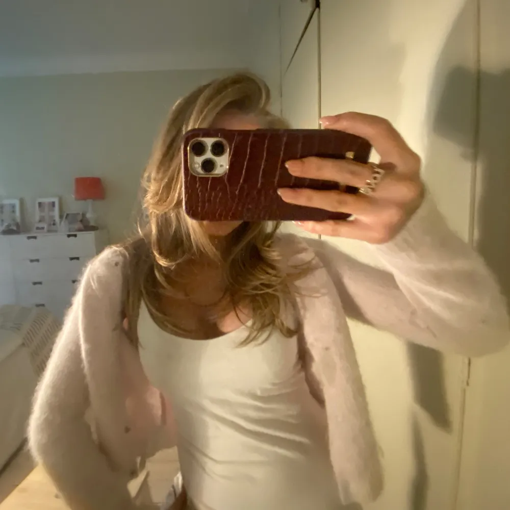 Hej, jag sĂ€ljer denna super söta koftan eftersom den tyvĂ€rr e lite för liten för mig, den har nĂ„gra defekter som har funnit sedan jag köpte den, kontakta vid frĂ„gor osv, KĂPET GĂ
R VIA KĂP NU KNAPPEN đđđđđđ. Neuletakit & Villapaidat.