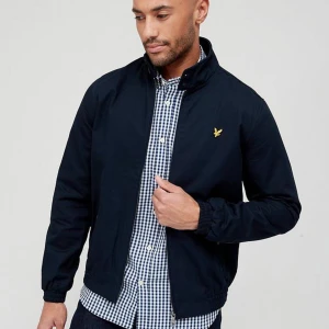 Bomberjacka Lyle & Scott - Snygg bomberjacka med krage som går att knäppa och rutigt innertyg. Andvänd. Ordinarie pris 1300kr 