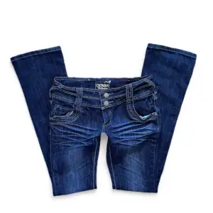 Vintage bootcut utsvängda jeans från denim collection, jättebraskick, strl M // midja 36cm (+stretch), längd 109, innerbens 90