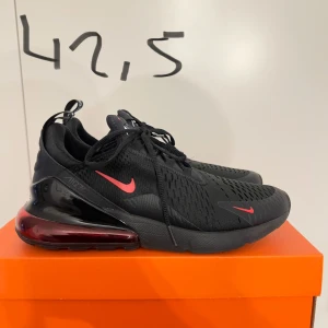 Air max 270  - Underbart sköna skor från nike airmax 270 linjen. Nyskick, endast legat hemma och samlat damm. Nypris: 1899 :-