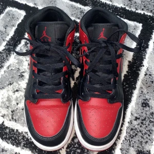 Jordens  -  De är i bra skick har bara använt de ett par gånger. Vill sälja dem för att de är lite försmå🥰