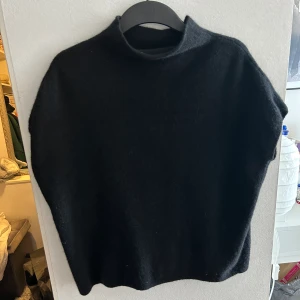 Filippa K tröja - Säljer en tröja från Filippa K i modellen Ximena, nypris 2400kr och i storlek S