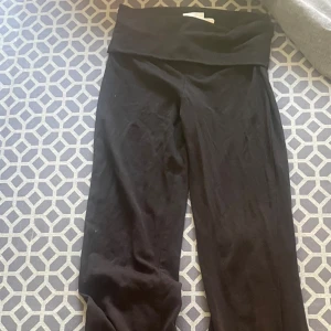 Svarta yogabyxor - Yoga byxor i storlek 140