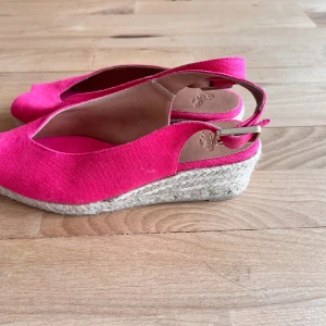 Castañer espadrilles  - Helt nya Barbie rosa Castañer espadrilles. Nypris ca 2000kr 