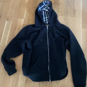 Burberry zip hoodie - Burberry hoodie i nyskick. 