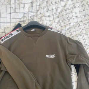 Moschino tröja - Används ej längre