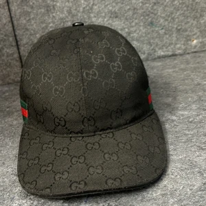 Gucci keps  - Storlek m tar emot byten  Pris diskuteras vid snabb affär  Kan mötas upp i Malmö 