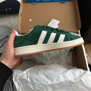 Adidas campus 00 - Säljer ett par helt nya oanvända adidas campus 00  Pris 1600 Cond 10/10 