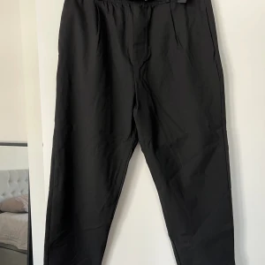 Zara pants - Good condition. Relaxed fit
