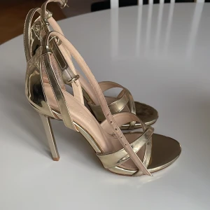 Klackar - I nyskick! Storlek 37 & 37.5