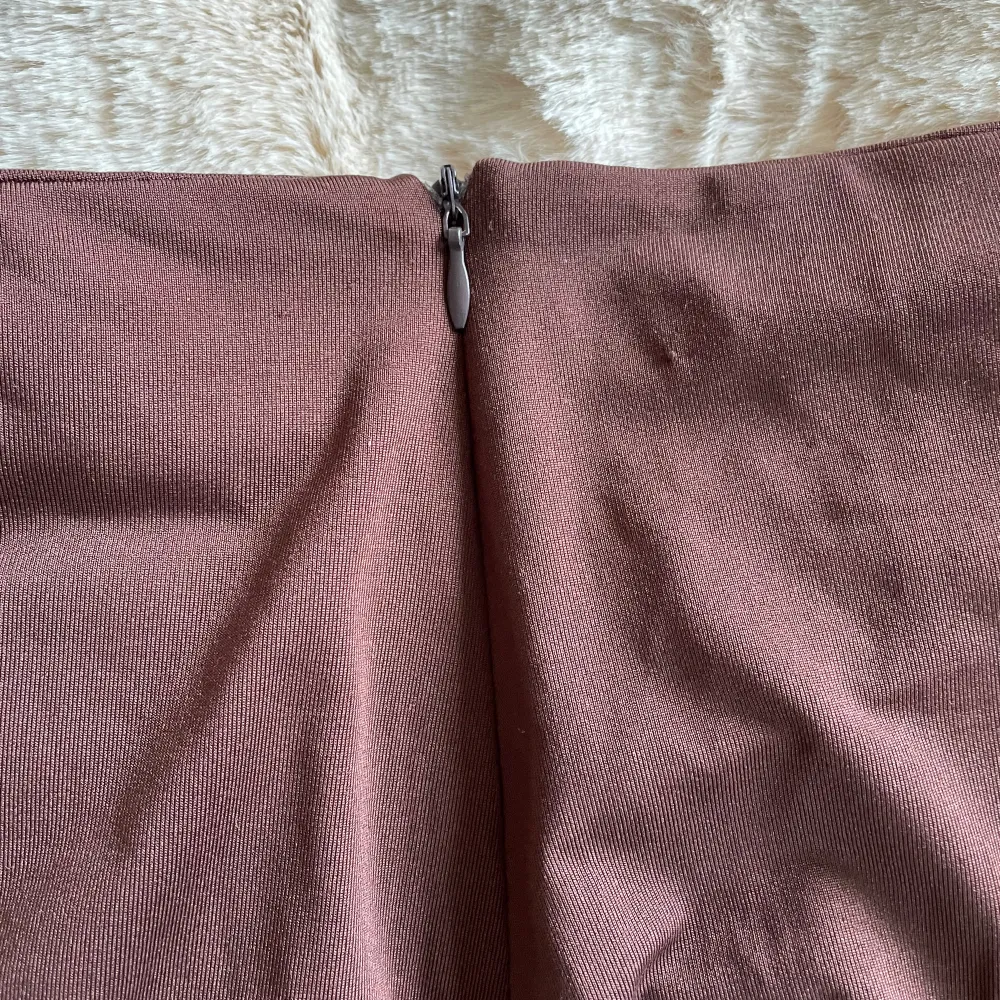 Splitterny fin kjol, användes endast en gång. Från det danska märket Venderbys i storlek XS 😍. Kjolar.