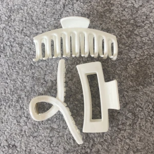 Vita klämmor 💘 - 💘💘💘