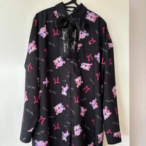 Over Sized Shirt Dress! The shirt is on very good condition, featuring a printed detachable ribbon and pockets. The print bear print is both cute but suits an edgier jirai look!   Would also fit a bit larger sizes as it is very over sized! 