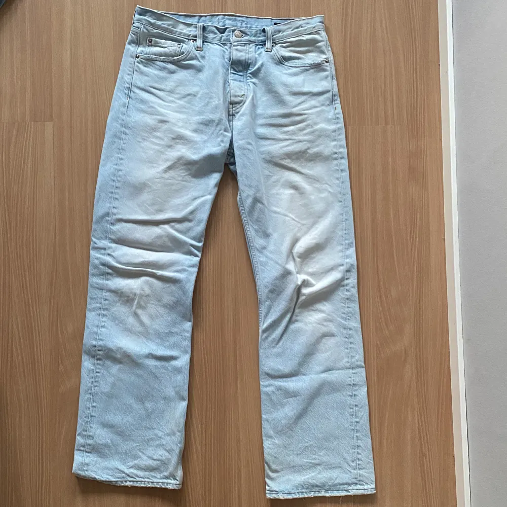 Ett par sample jeans from Hope. Nypris ca 1800 kr. Kvaliteten är otroligt bra, och håller genom allt. Säljer dessa pga ny klädstil.. Jeans & Byxor.