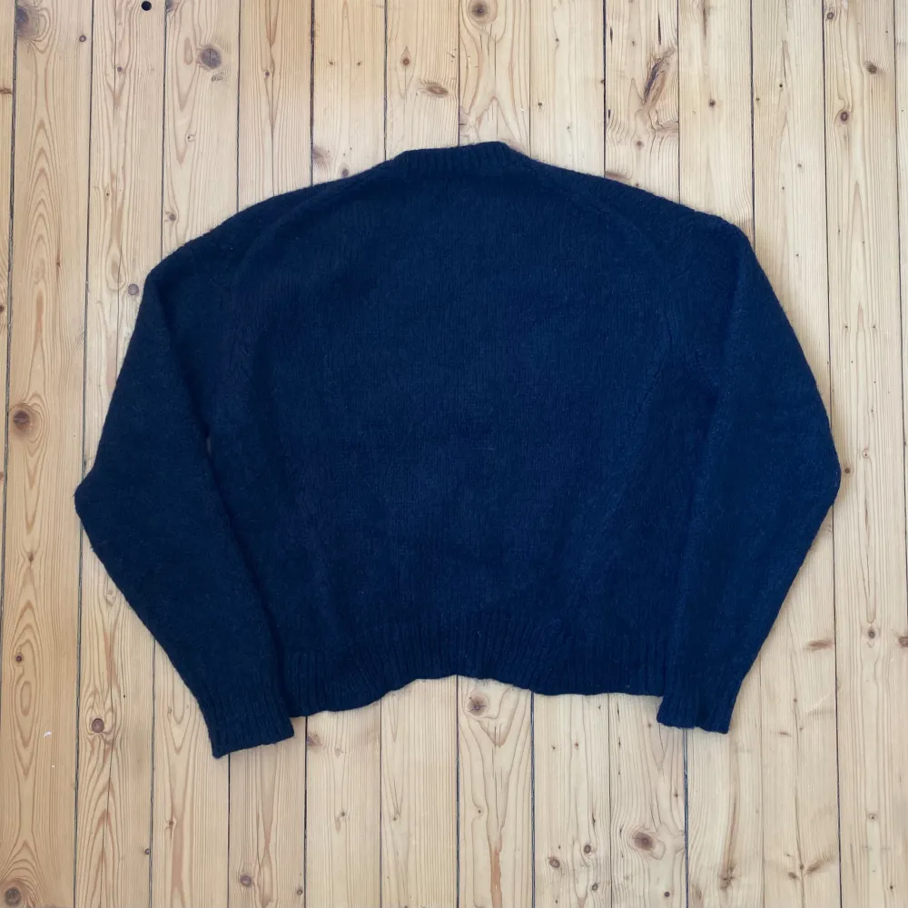 Incredible piece from Acne Studios. Very gently used still in great condition. Amazing fit on this piece, fits boxy and oversized and comes in a very soft alpaca. Tagged size M, fits M-L. Fits boxy & wide. Color is very deep navy/black.. Stickat.