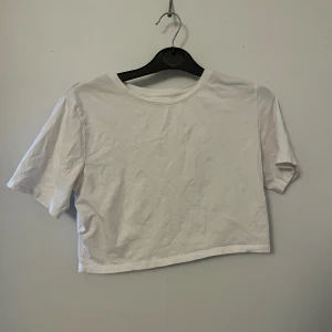 T-shirt - Cropad T-shirt 