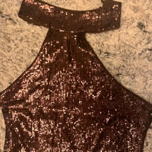 Festtopp - Endast använd en gång, skulle säga att den är mer M än L. 