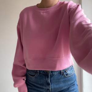 Sweater från Cotton On i mysigaste materialet och såå fin färg 🎀 Knappt använd och som ny!