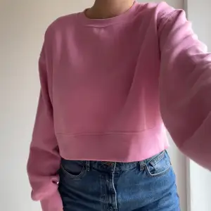 Sweater från Cotton On i mysigaste materialet och såå fin färg 🎀 Knappt använd och som ny!