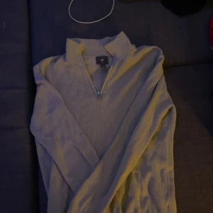 Halv zip - Fint skick inga hål eller fläckar 