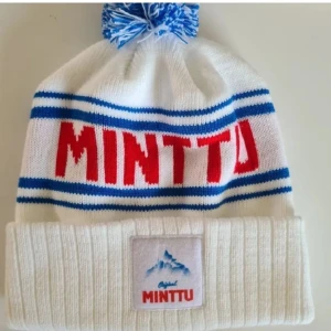 Minttu mössa - Säljer min Minttu mössa. Knappt använd. Köpte i vintras. 
