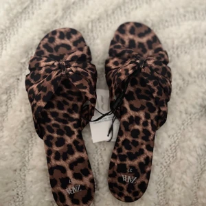 Leopard sandaler Zara *slutsålda* - Helt nya med prislapp kvar slutsålda på zara