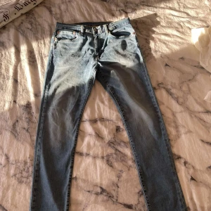 Levi's Jeans  - Säljer mina Levis 512 ljusblåa. Köpta förra året men märks knappt då det inte finns något tecken på användning. W34 L32 straight fit köpta för 1 199