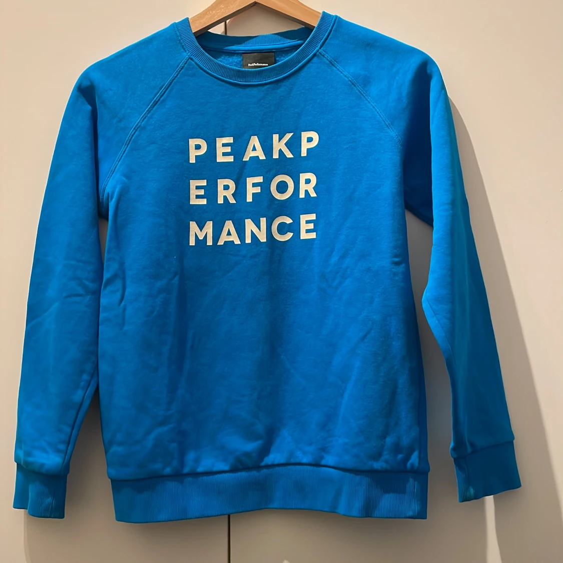 Blå peak performance tröja