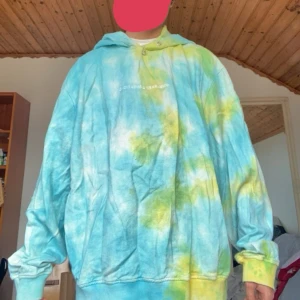 ZARA Oversized Colorful Hoodie - Oversized hoodie från ZARA. Bra skick förutom att snöret vid luvan saknas. 