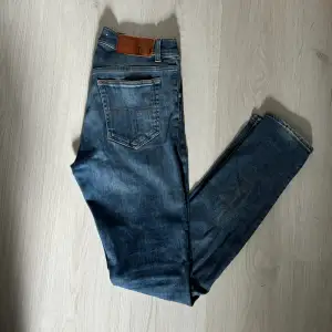 Slim fit jeans W31 L32 ny skick utan prislapp och inge slitage eller defekter. Snygg passform till dig som gillar Slim fit jeans. Skriv till mig om du har några funderingar 