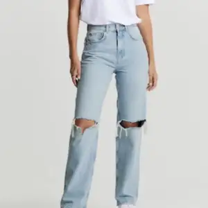 Blåa jeans från Gina tricot i storlek 36. Mycket fint skick då dom endast är använda ett fåtal gånger 