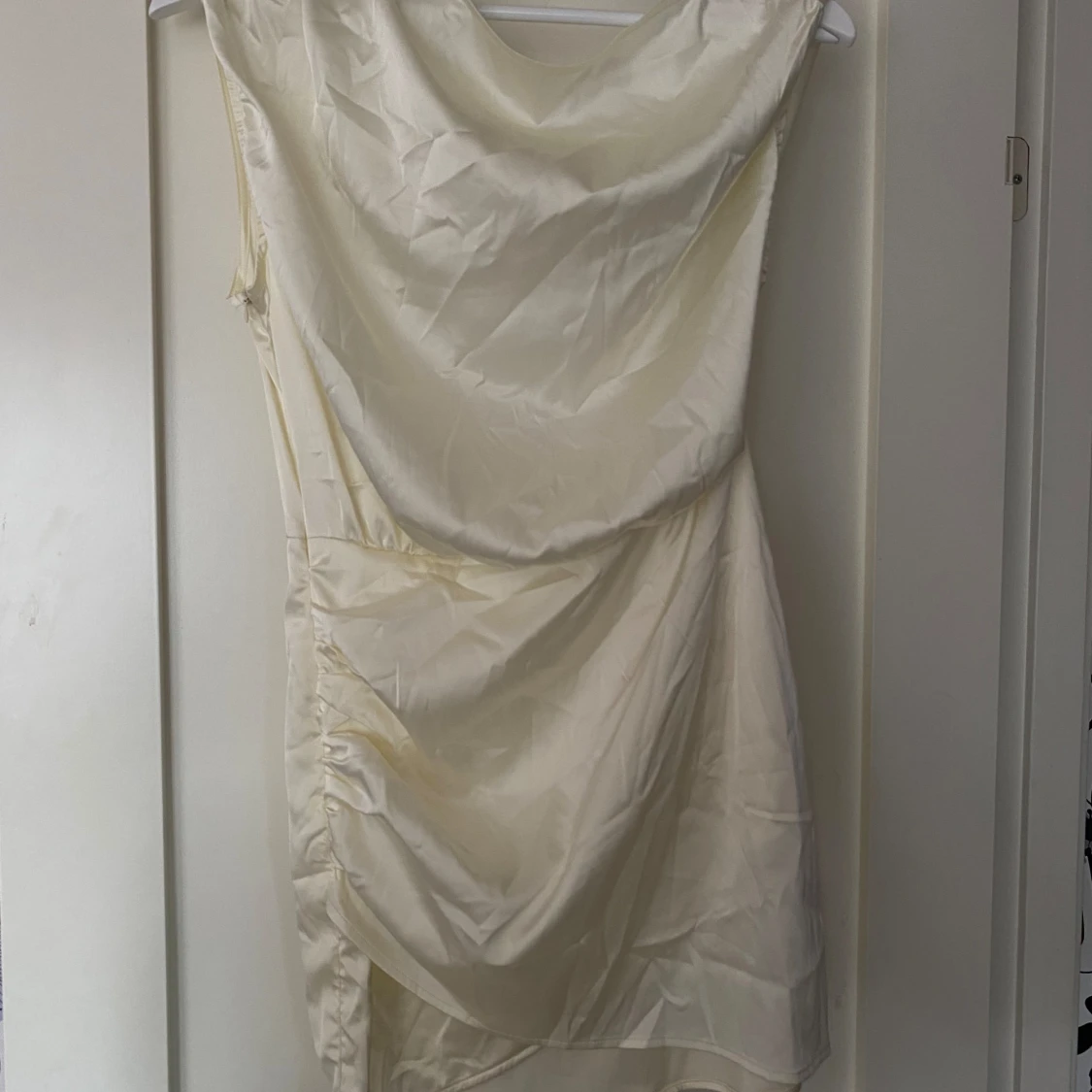 Champagnefärgad klänning