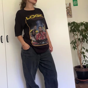 Graphic t-shirt - Graphic t-shirt storlek L!! Säljer då den inte kommer till användning