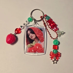 ATEEZ Seonghwa Keychain  - Säljer denna handgjorda nyckelring! Kan ha mindre repor på ytan🌸 Vid varje köp får man massor av freebies🎀